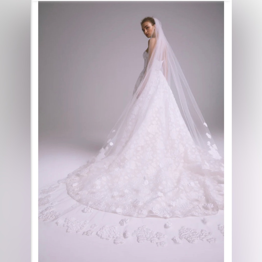 Amsale Devon Veil - Picture 2 of 5